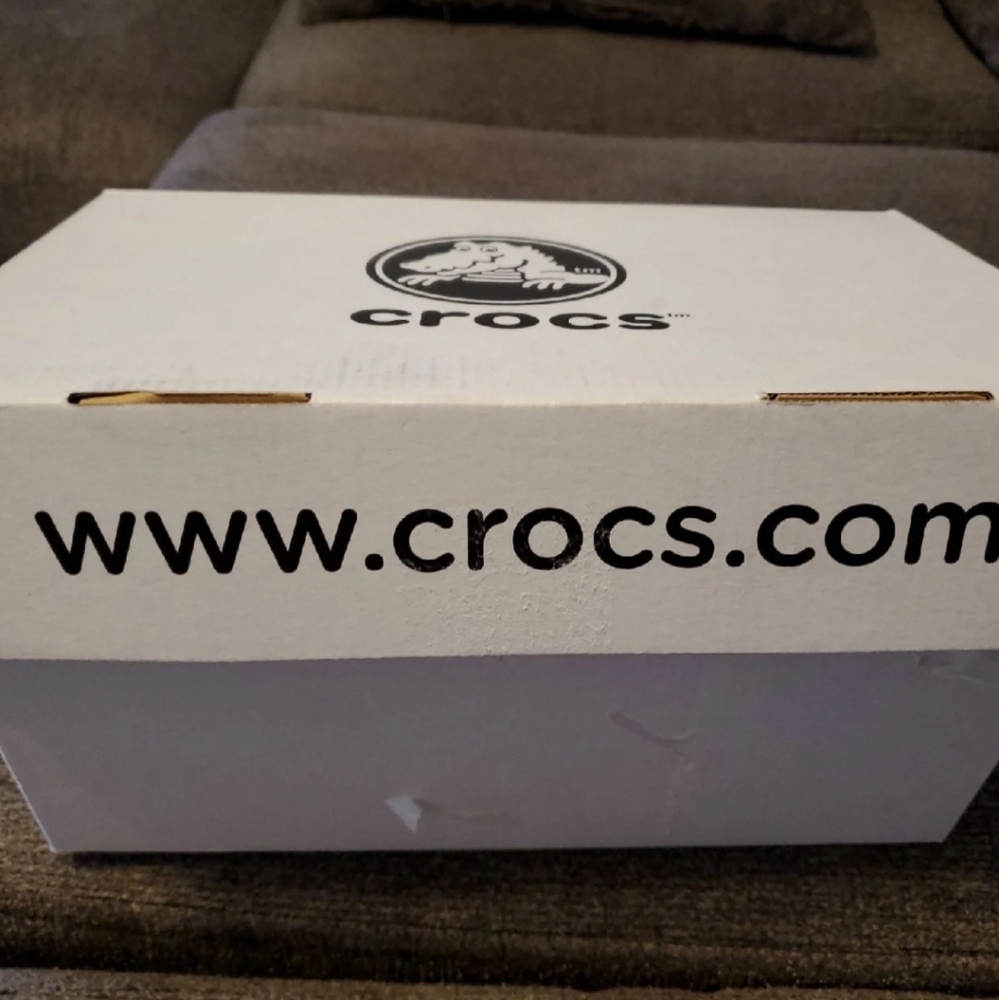 New! Crocs with liner - Picture 3 of 4